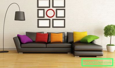 leuchtend-bunte-Kissen-umgesetzt-in-dunkel-Schnitt-Sofa-neben-schwarz-Stehlampen-für-Wohnzimmer-auch-in-Front-von-dunkel-grau-Wand-Ornamente-mit- Quadrat-und-Rot-Kreis-Form-1208x724