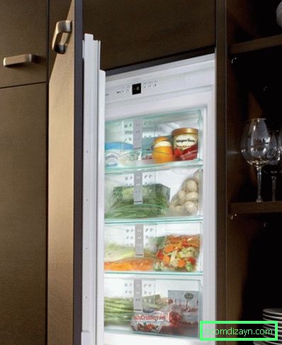 Wo den Kühlschrank in eine kleine Küche stellen: 80 Fotos von Beispielen, die besten Unterkunftsmöglichkeiten